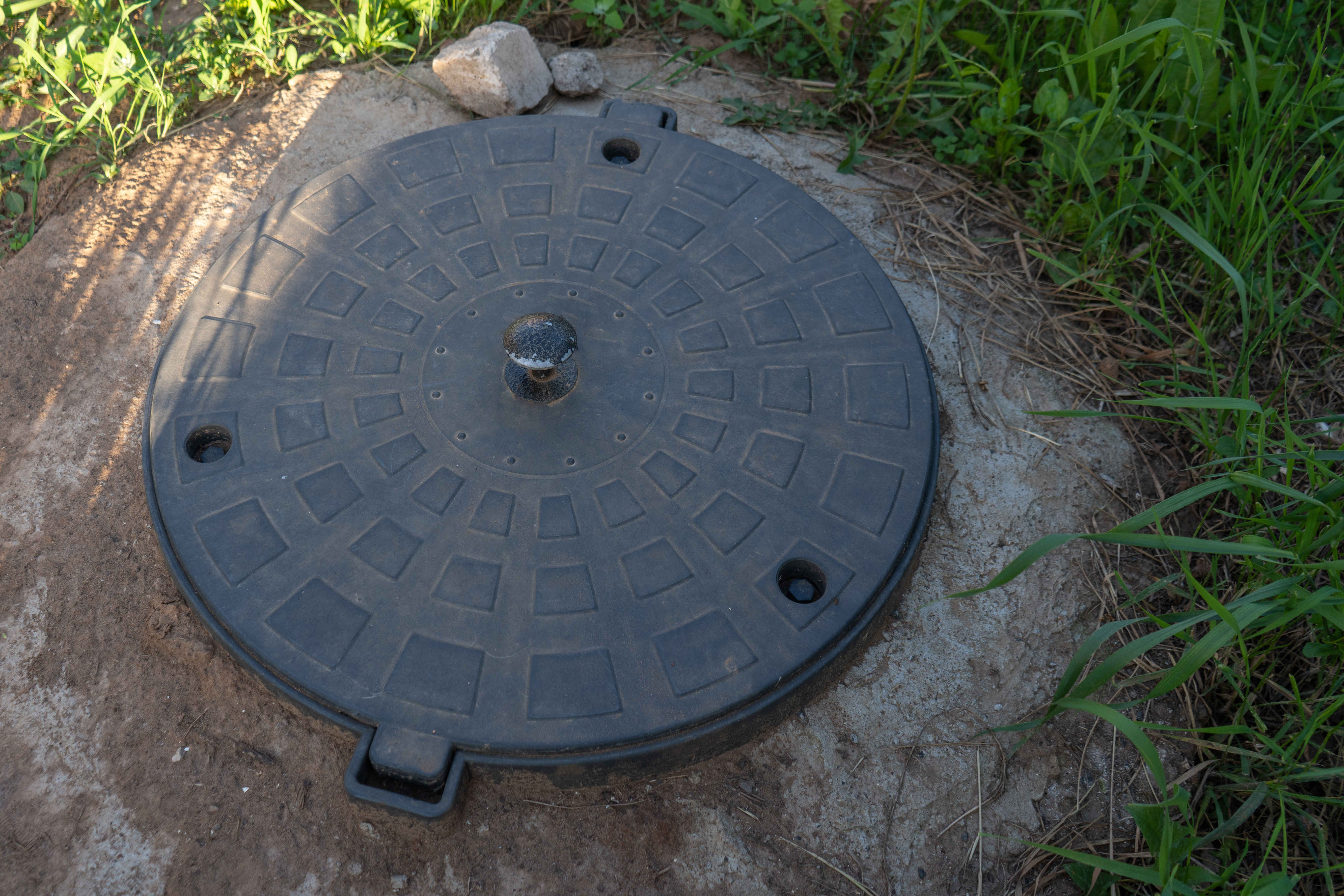 black round plastic septic tank manhole cover